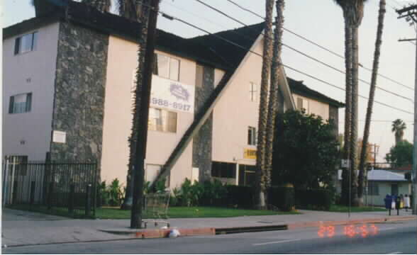 7410 Woodman Ave in Van Nuys, CA - Building Photo - Building Photo