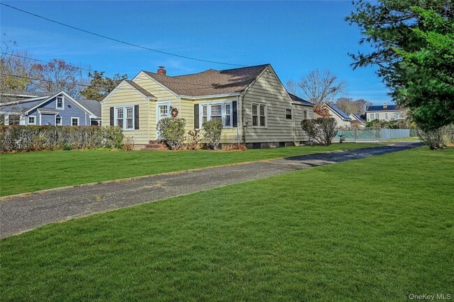 425 Old Shipyard Ln in Southold, NY - Building Photo - Building Photo