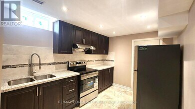 30 Wilf Morden Rd in Whitchurch-Stouffville, ON - Building Photo - Building Photo