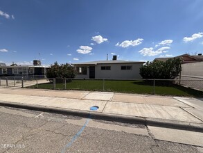 6138 Taos Dr in El Paso, TX - Building Photo - Building Photo