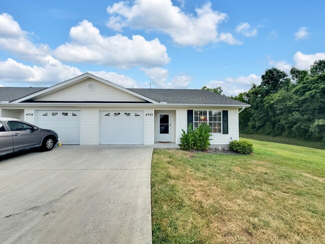 4700 Royal Prince Way in Knoxville, TN - Foto de edificio - Building Photo