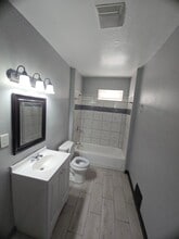 3566 Vine St in Cincinnati, OH - Foto de edificio - Building Photo