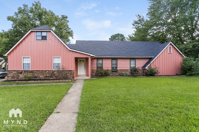 6827 Starkenburg Ln in Memphis, TN - Building Photo - Building Photo