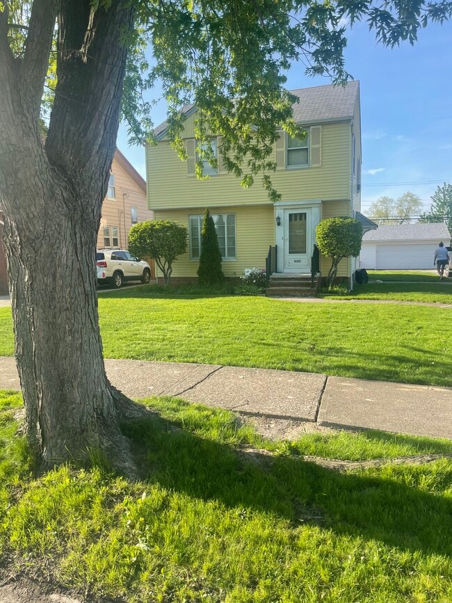 9331 Plymouth Ave in Garfield Heights, OH - Building Photo - Building Photo