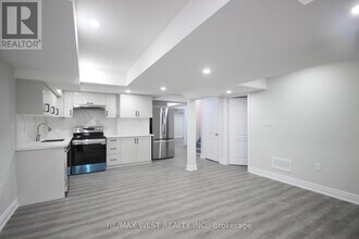 152 The Queensway in Barrie, ON - Building Photo - Building Photo