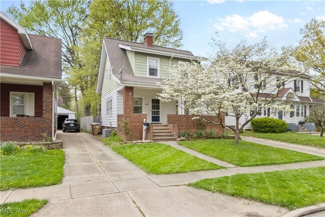 property at 2580 Whitelaw St
