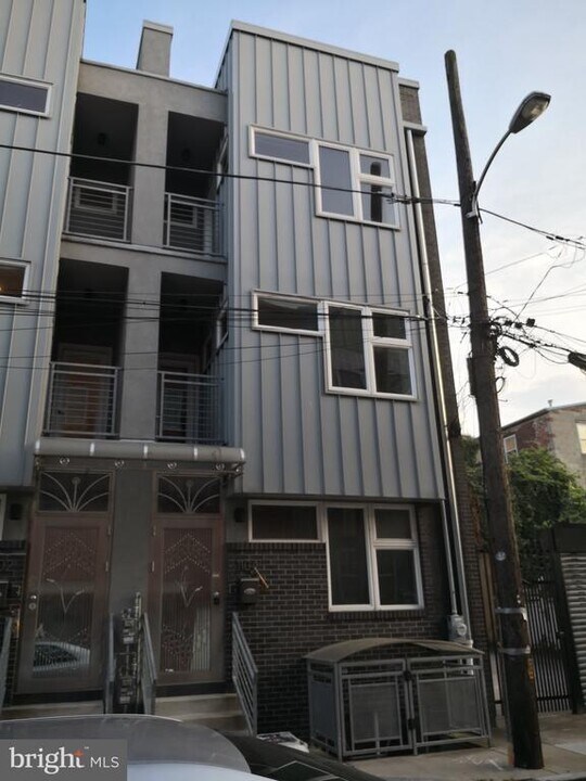 1102 Lemon St in Philadelphia, PA - Building Photo