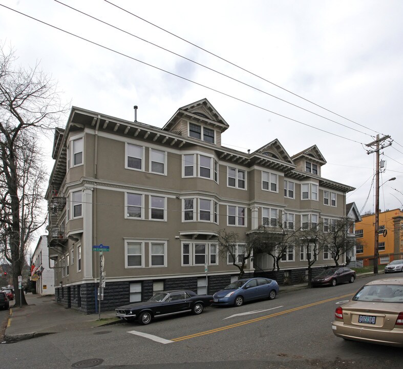 2110 NW Flanders St in Portland, OR - Building Photo