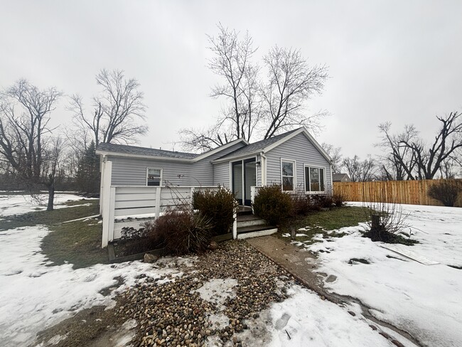 2110 Lovers Ln in Kalamazoo, MI - Building Photo - Building Photo