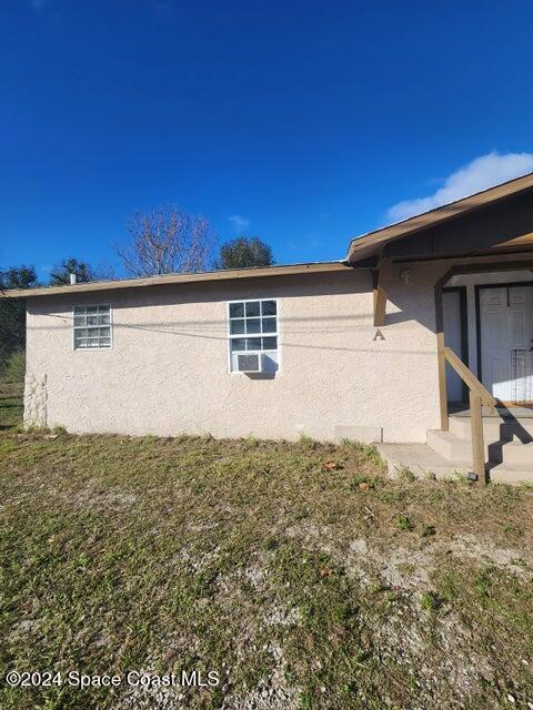 2909 Carver St in Mims, FL - Building Photo