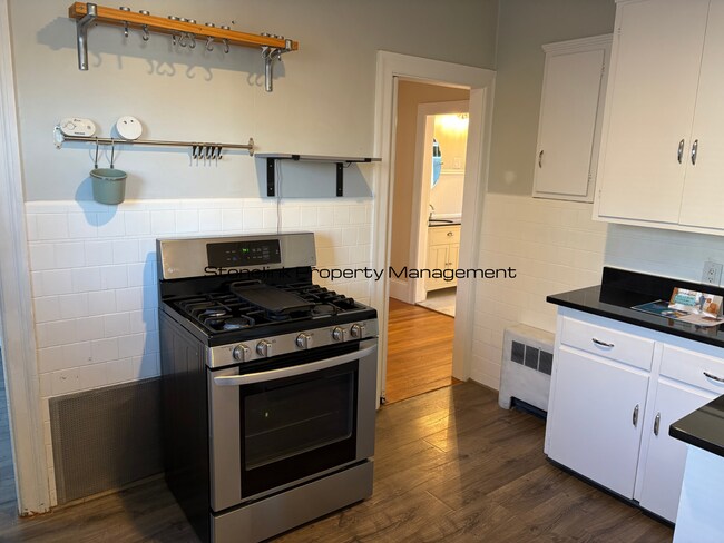 550-552 Wayland Ave in Providence, RI - Foto de edificio - Building Photo