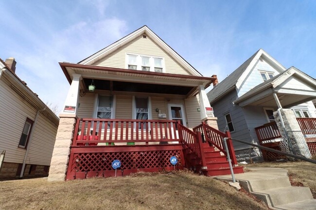 property at 2520A W Hadley St