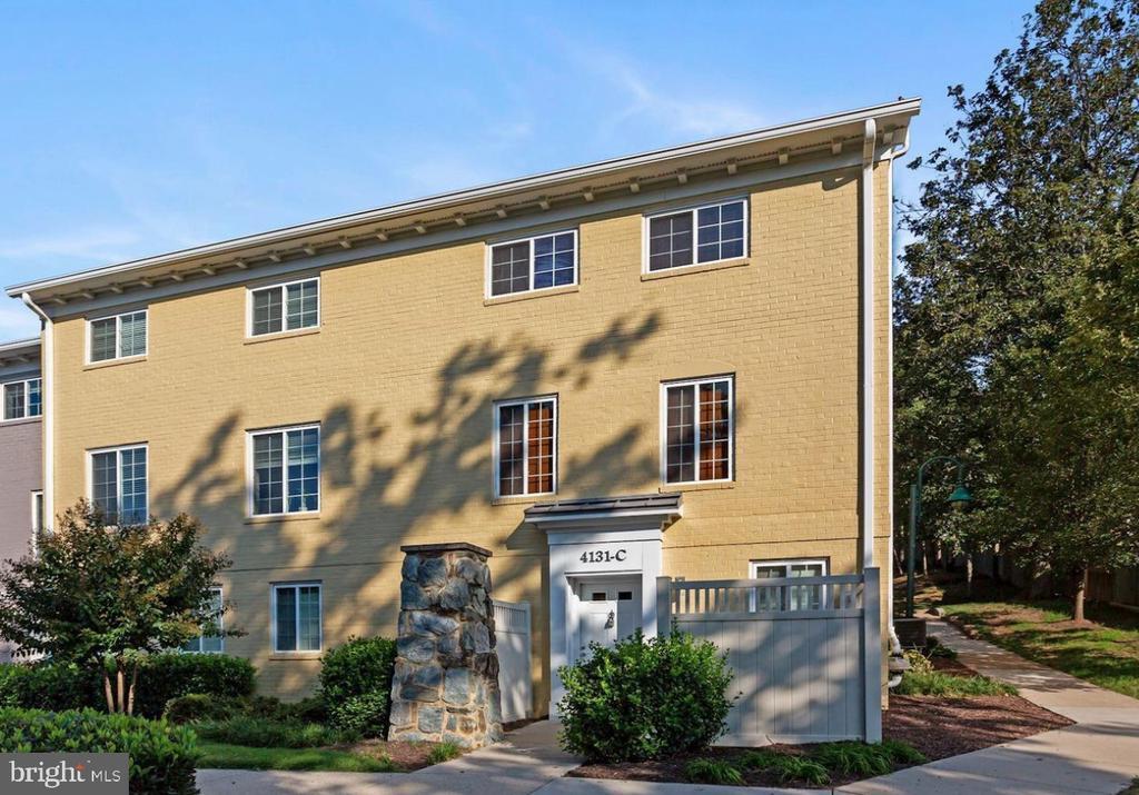 4131 S Four Mile Run Dr-Unit -C in Arlington, VA - Building Photo