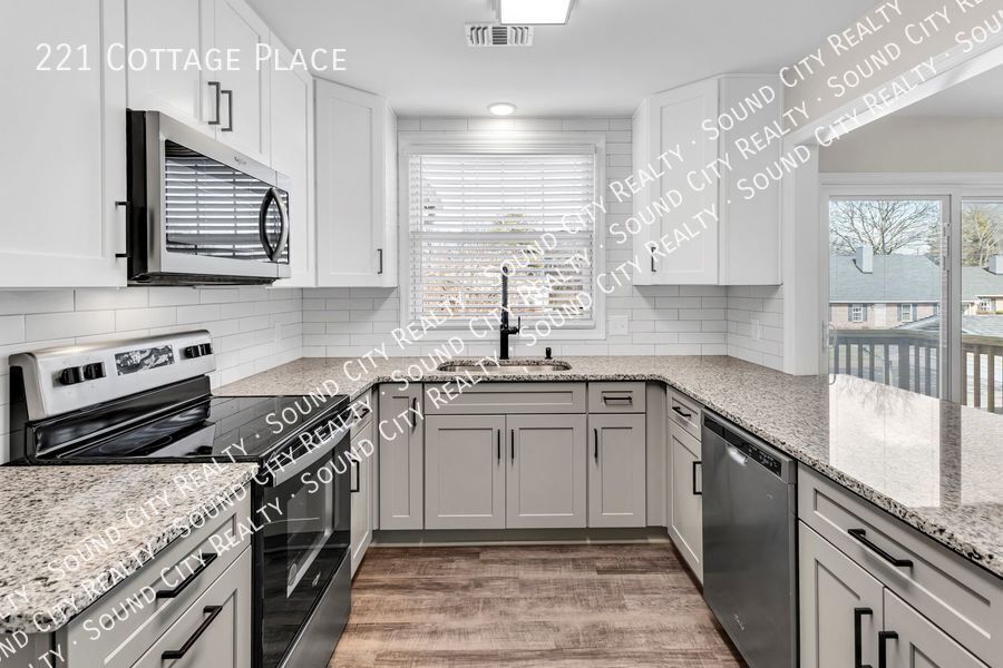 221 Cottage Pl in Nashville, TN - Building Photo
