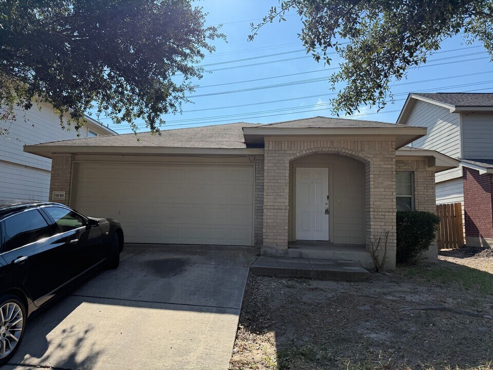 9158 Everton in San Antonio, TX - Building Photo