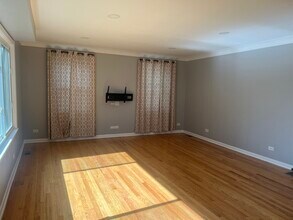 9243 Lynwood Dr in Oak Lawn, IL - Building Photo - Building Photo