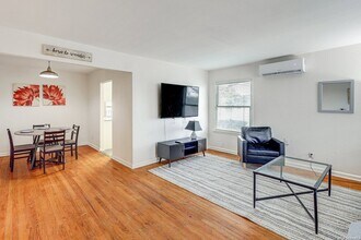 332 Natalen Ave in San Antonio, TX - Building Photo - Building Photo