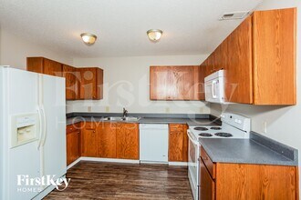 12205 Lindley Dr in Noblesville, IN - Foto de edificio - Building Photo