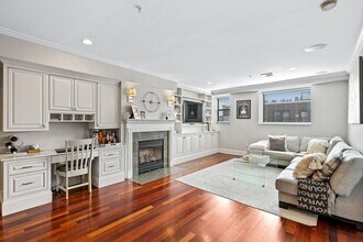 440 Commercial St, Unit 5 in Boston, MA - Building Photo - Building Photo