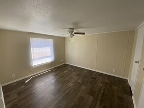 1620 E Reno Rd in Azle, TX - Building Photo - Building Photo