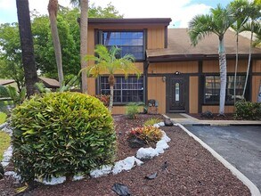 10191 Oleander Ct in Pembroke Pines, FL - Building Photo - Building Photo