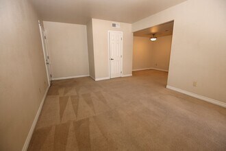 5405 Indian River Dr in Las Vegas, NV - Building Photo - Building Photo