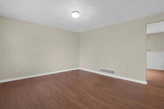 2464 Queenswood Dr in Columbus, OH - Foto de edificio - Building Photo