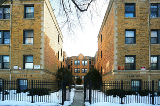 7325 N Honore St in Chicago, IL - Foto de edificio - Building Photo