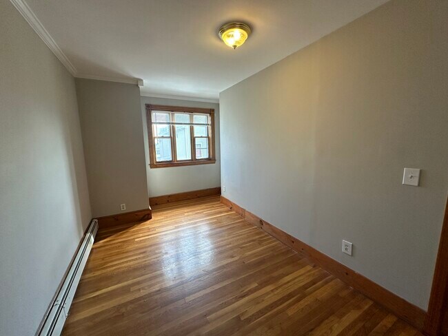 258 Lexington St, Unit #2 in Boston, MA - Foto de edificio - Building Photo