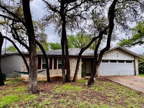 6801 Side Saddle St in Austin, TX - Foto de edificio - Building Photo