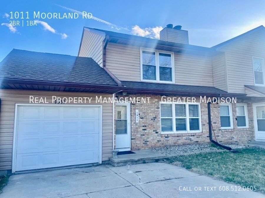 1011 Moorland Rd in Madison, WI - Building Photo
