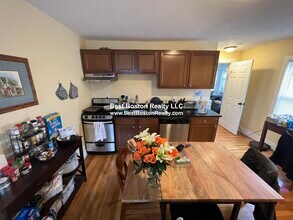 5-7 Blake St. Unit 4, Unit 4 in Cambridge, MA - Building Photo - Building Photo