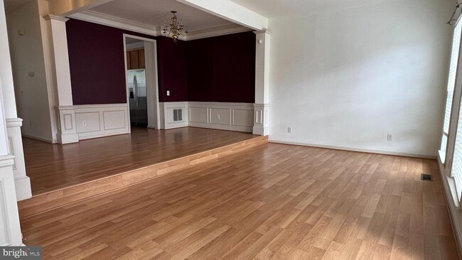 property at 822 W Boxborough Dr