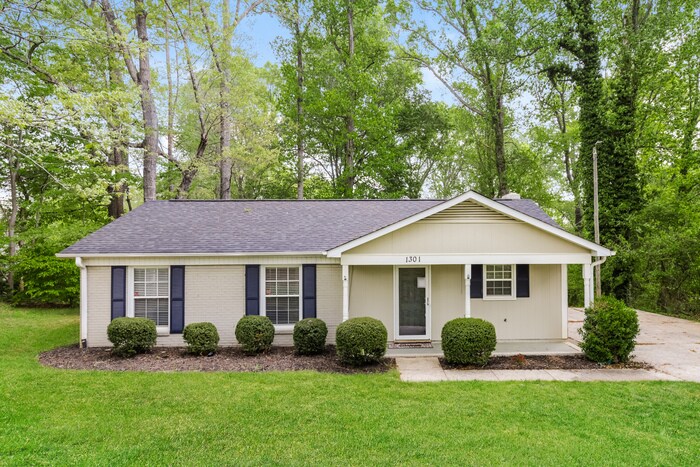 1301 Yardley Terrace in Winston-Salem, NC - Building Photo