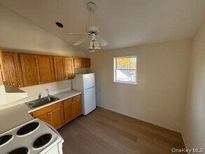 17 Fairview St in Huntington, NY - Building Photo - Building Photo