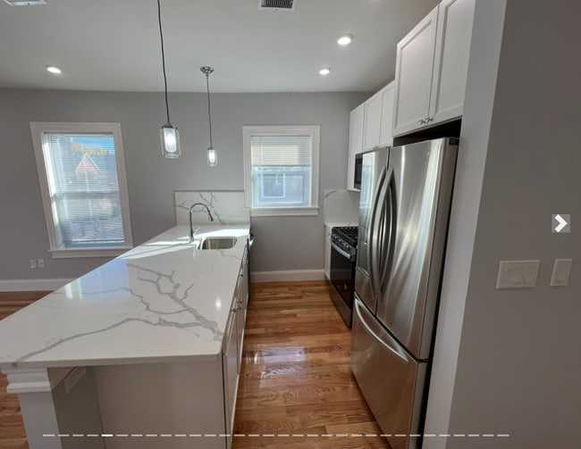 29 Alpine St in Somerville, MA - Foto de edificio - Building Photo