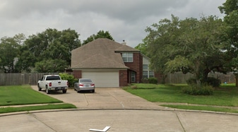 62 Plum Ct in Lake Jackson, TX - Building Photo