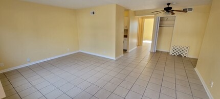 10524 Watterson Trail, Unit Pena Building 1 BR in Louisville, KY - Building Photo - Building Photo