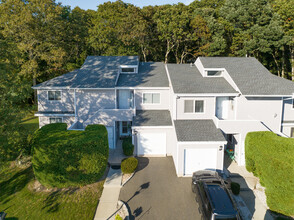 1-12 Vista Dr in Manorville, NY - Building Photo - Building Photo