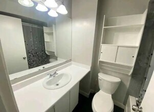 202 Westhill Pl in Port Moody, BC - Building Photo - Building Photo