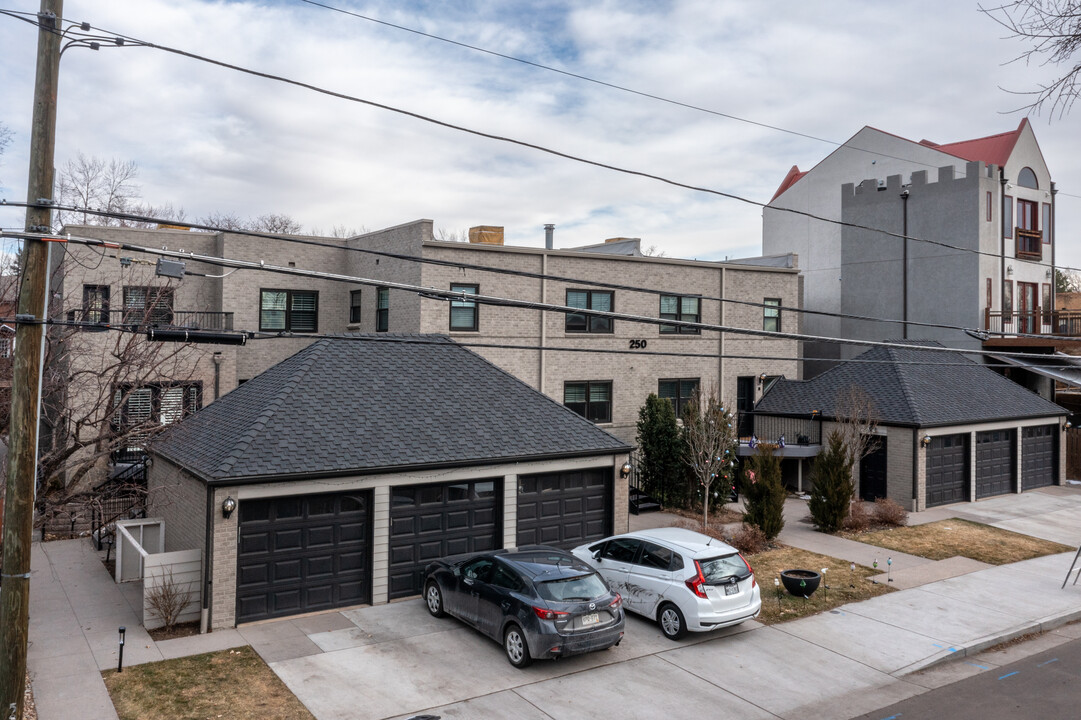 250 Harrison St in Denver, CO - Foto de edificio