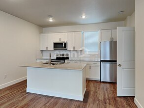11037 S Stream Rock Rd in South Jordan, UT - Building Photo - Building Photo