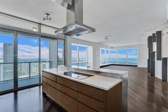 1425 Brickell Ave, Unit # 62E in Miami, FL - Building Photo - Building Photo