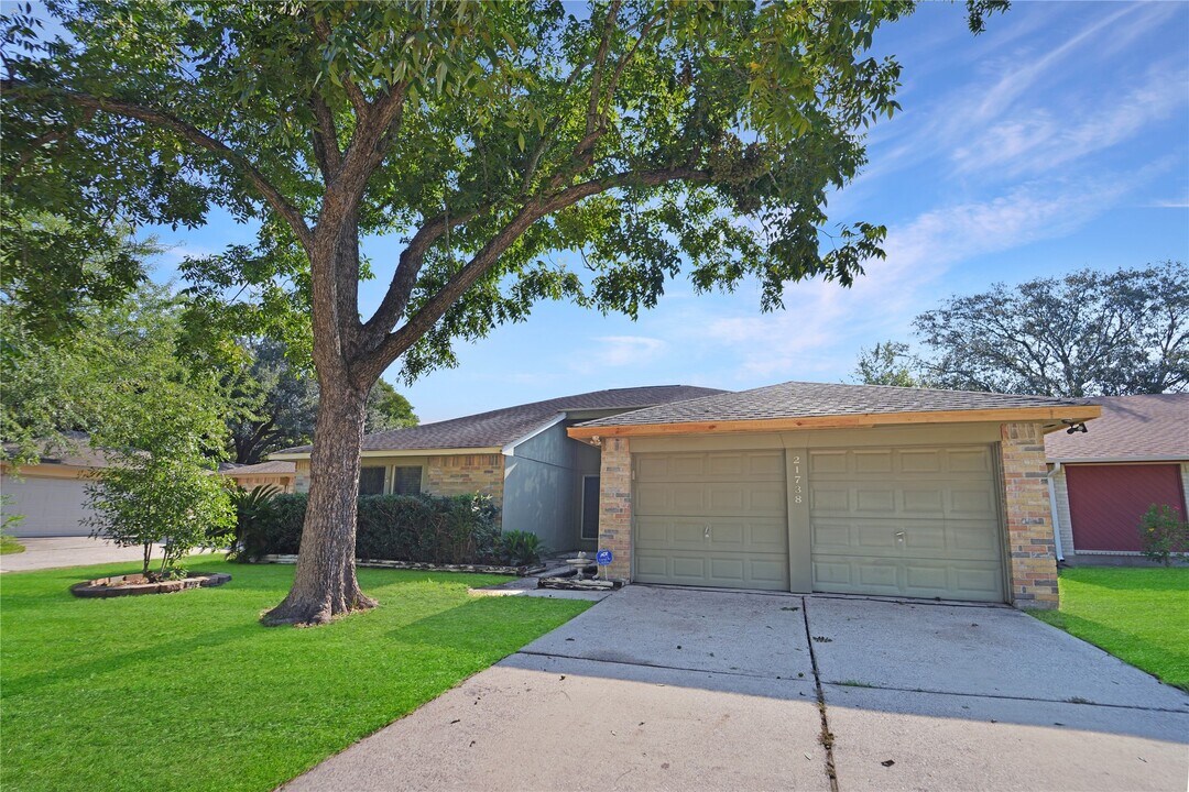 21738 Dovington Ct in Spring, TX - Foto de edificio