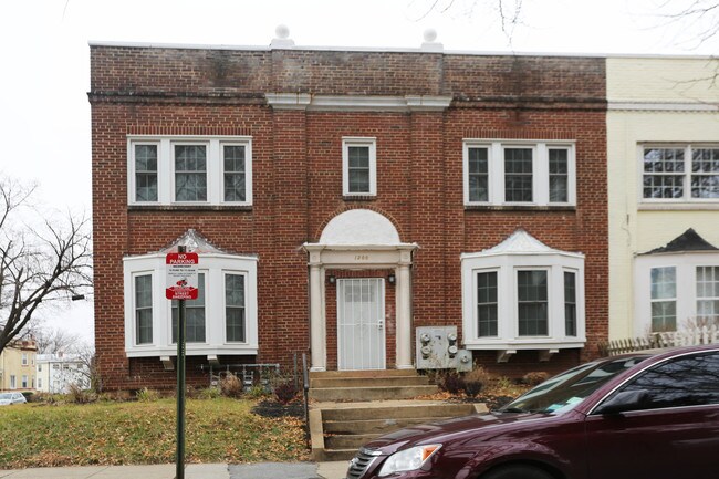 1200 Holbrook St NE in Washington, DC - Building Photo - Building Photo