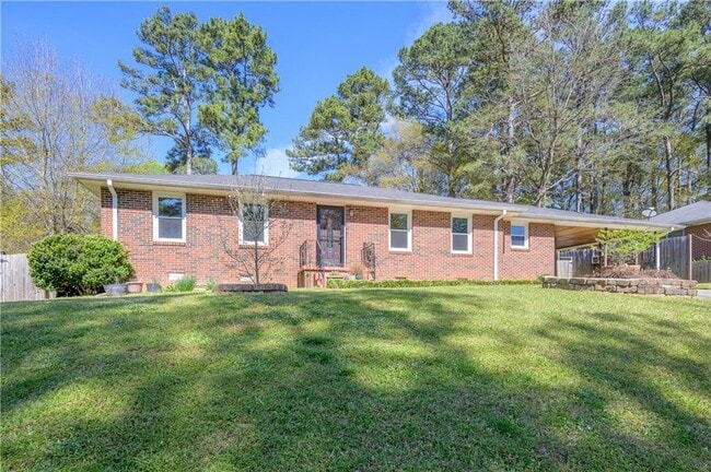 property at 878 Parkway Dr