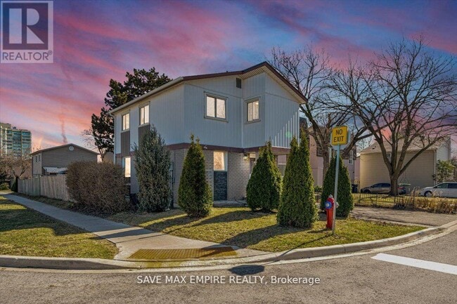 property at 18 Hasting Sq