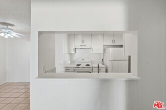 5460 White Oak Ave in Los Angeles, CA - Building Photo - Building Photo