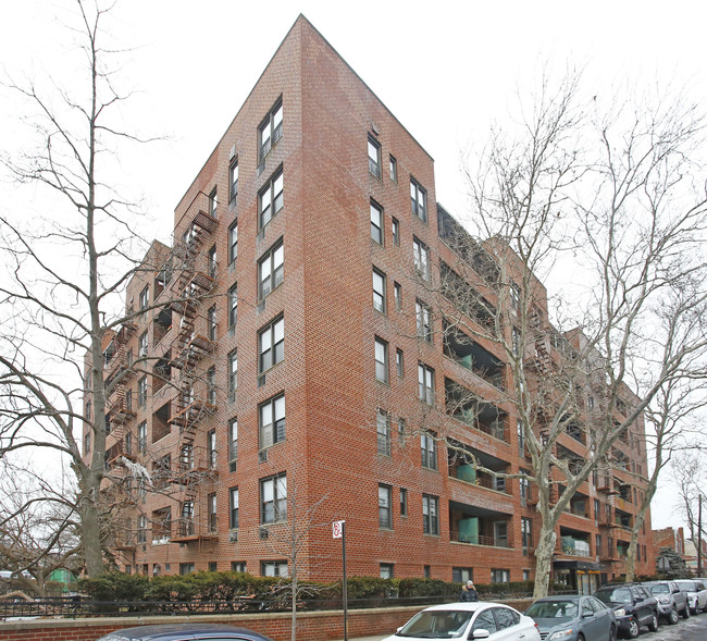 Shorefront Apartments in Brooklyn, NY - Foto de edificio - Building Photo