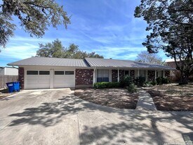 1410 Colleen Dr in Canyon Lake, TX - Building Photo